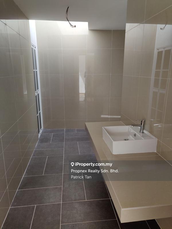 Rumah Berangkai 3.5 Tingkat untuk Dijual di Empire Residence, Damansara Perdana oleh Patrick Tan - iProperty.com.my