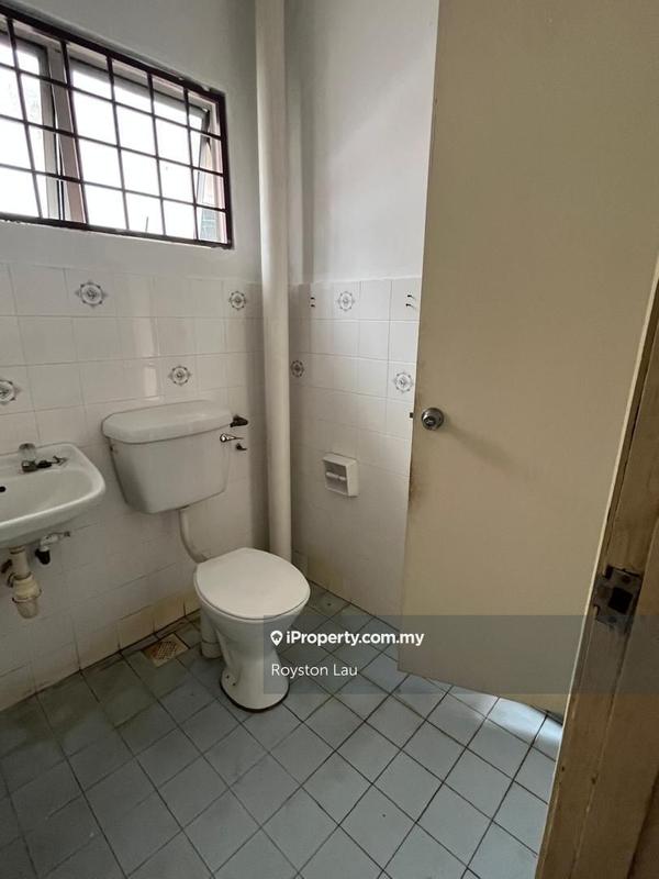 Rumah Berangkai 2 Tingkat untuk Dijual di Bandar Country Homes, Rawang oleh Royston Lau - iProperty.com.my