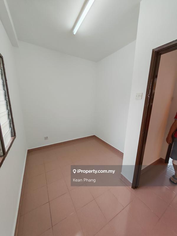 Apartment for Sale in Putra Permai Block B by Kean Phang - iProperty.com.my