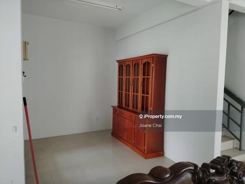 Rumah Berkembar untuk Dijual di Taman Puncak Jalil, Seri Kembangan oleh Joane Chai - iProperty.com.my