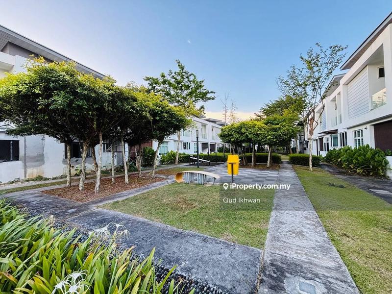 Rumah Berangkai 2 Tingkat untuk Dijual di Perdana Lakeview East, Cyberjaya oleh Qud Ikhwan - iProperty.com.my
