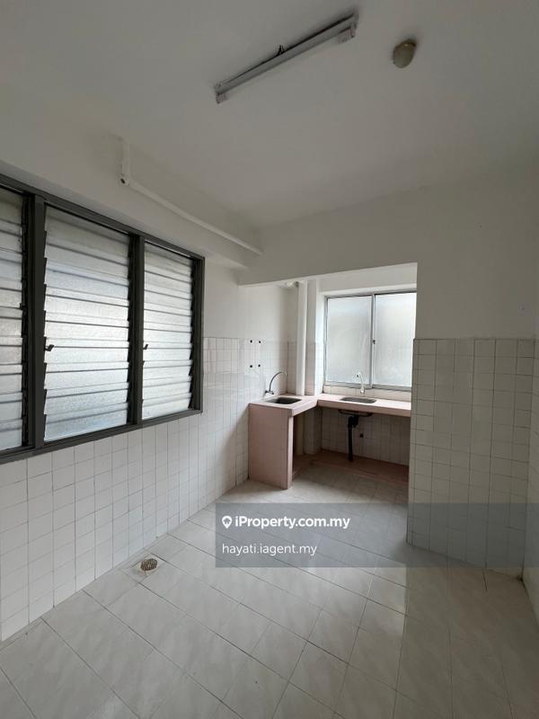 Apartment for Sale in Pangsapuri Dahlia Court by hayati.iagent.my - iProperty.com.my