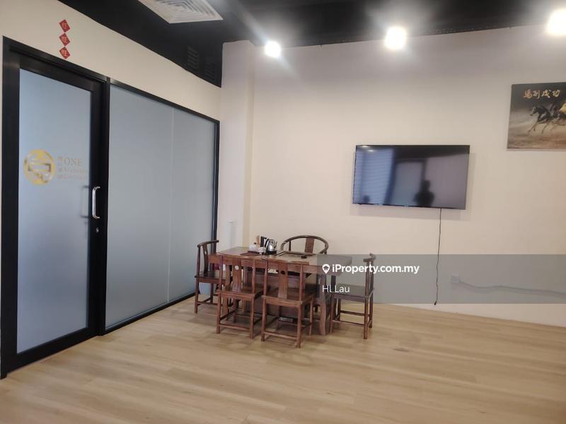 For Rent - Renovated Spacious Corner Office @ EkoCheras Mall