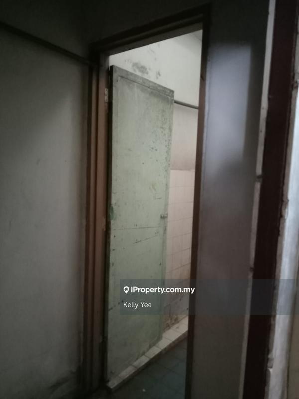 For Rent - 1.5 Storey Light Industrial Shoplot @ Taman Perindustrian Ringan Usahajaya for Rent