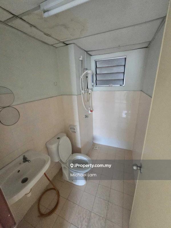 Apartment for Sale in Bayu Puteri by Michael Lam - Bathroom - iProperty.com.my