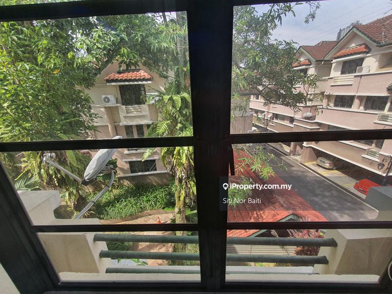 Rumah Bandar untuk Dijual di Ampang Hilir, Ampang oleh Siti Beeb - iProperty.com.my