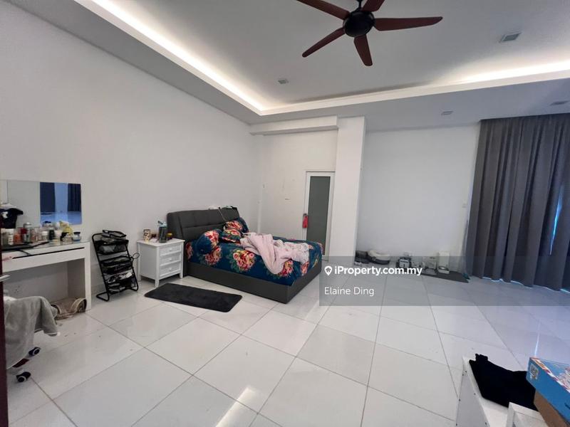 Bungalow House for Sale in Bluwater Estate, Seri Kembangan by Elaine Ding - iProperty.com.my