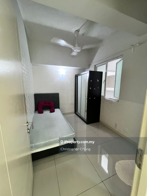 For Sale - Tiara Mutiara / The Crown