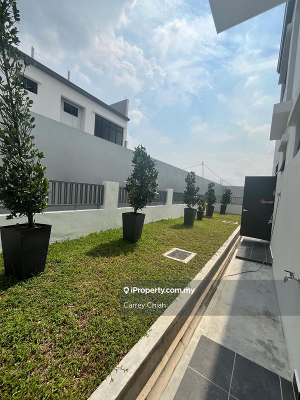 Rumah Berkembar untuk Dijual di Lake Side Residence Puchong, Puchong oleh Carrey Chiah - iProperty.com.my