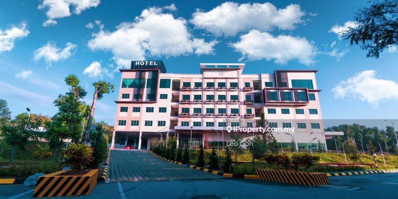 For Sale - Seremban 2 Lake view Square 26x80 facing mainroad Hightraffic freehold