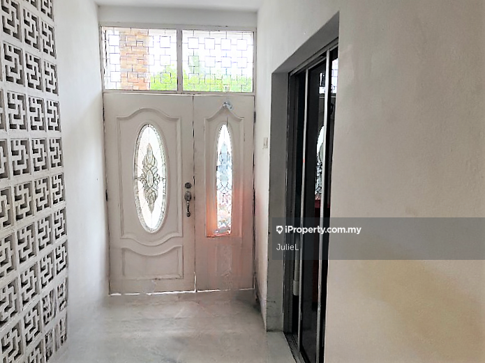 Bungalow House for Sale in Taman Paramount, Petaling Jaya by Julie L - iProperty.com.my
