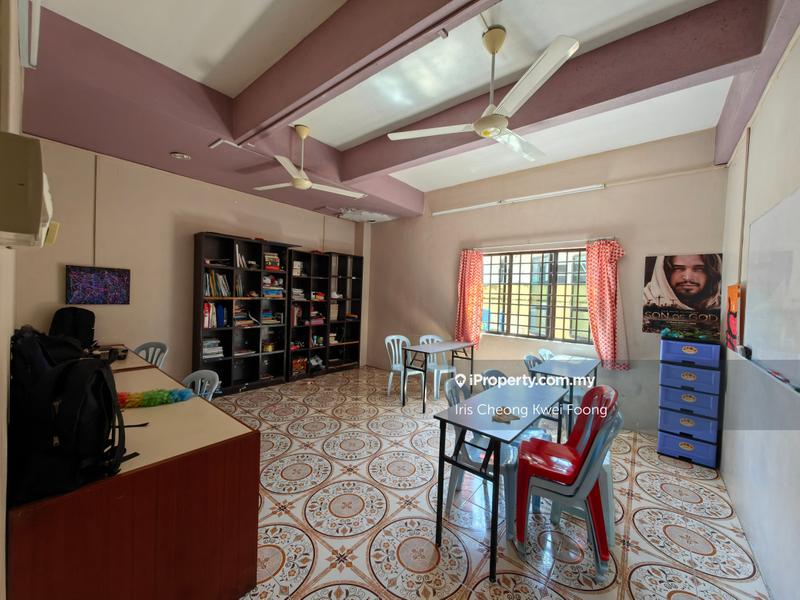Bungalow House for Sale in z19hj, Ipoh by Iris Cheong Kwei Foong - Dining cum library - iProperty.com.my