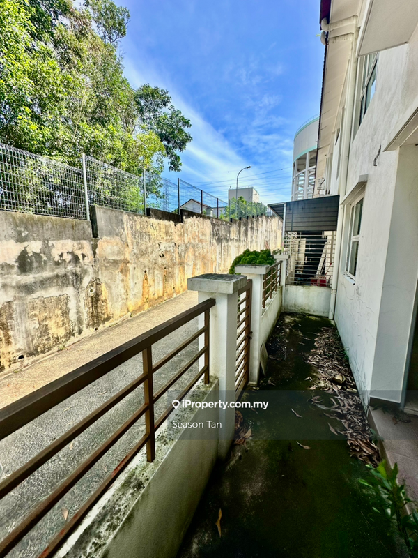 Rumah Berangkai 2.5 Tingkat untuk Dijual di Taman Equine, Seri Kembangan oleh Season Tan - iProperty.com.my