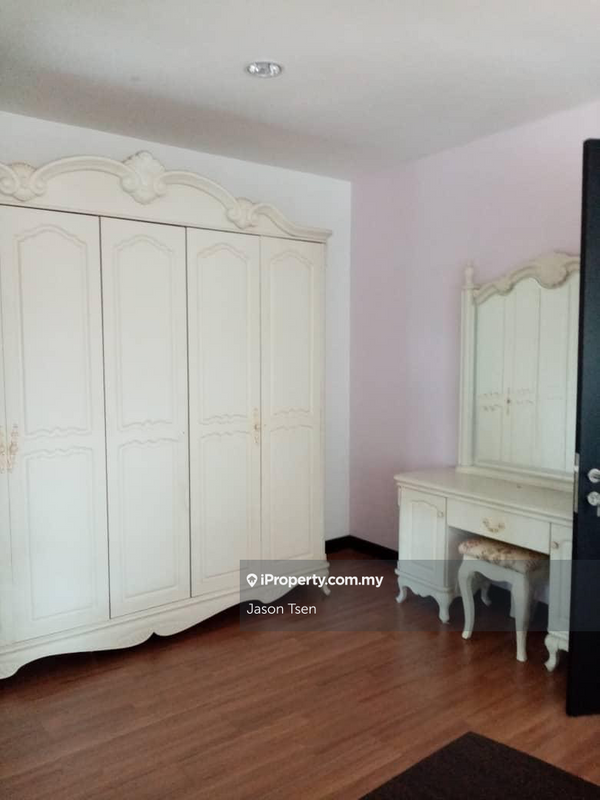 Rumah Berkembar untuk Dijual di Country Heights, Kajang oleh Jason Tsen - iProperty.com.my