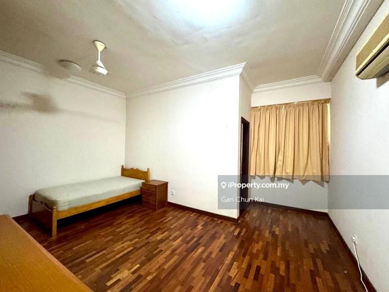 Condominium for Rent in Gurney Beach Resort by Gan Chun Kai - iProperty.com.my