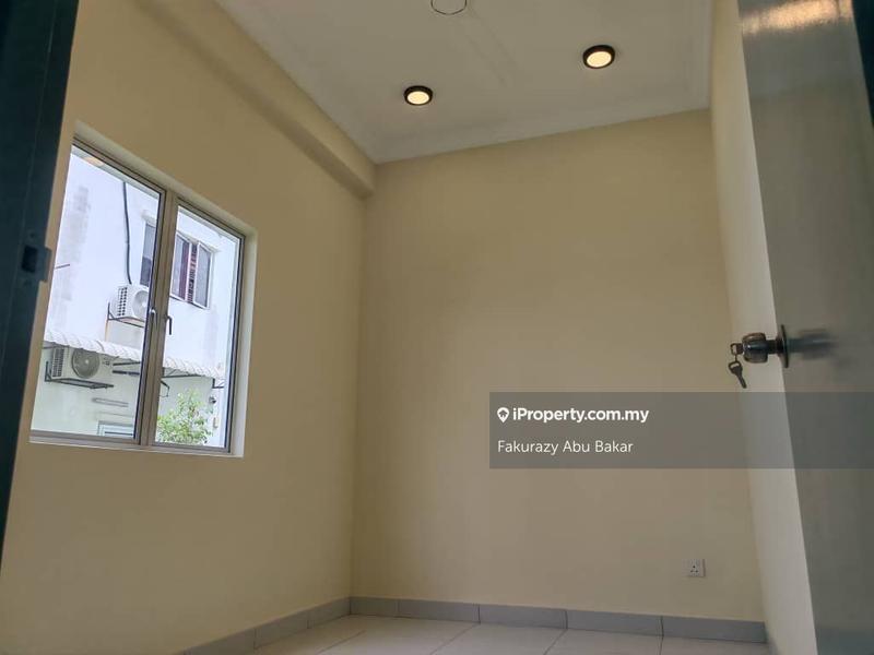 Townhouse for Sale in Alam Perdana, Puncak Alam by Fakurazy Abu Bakar - iProperty.com.my