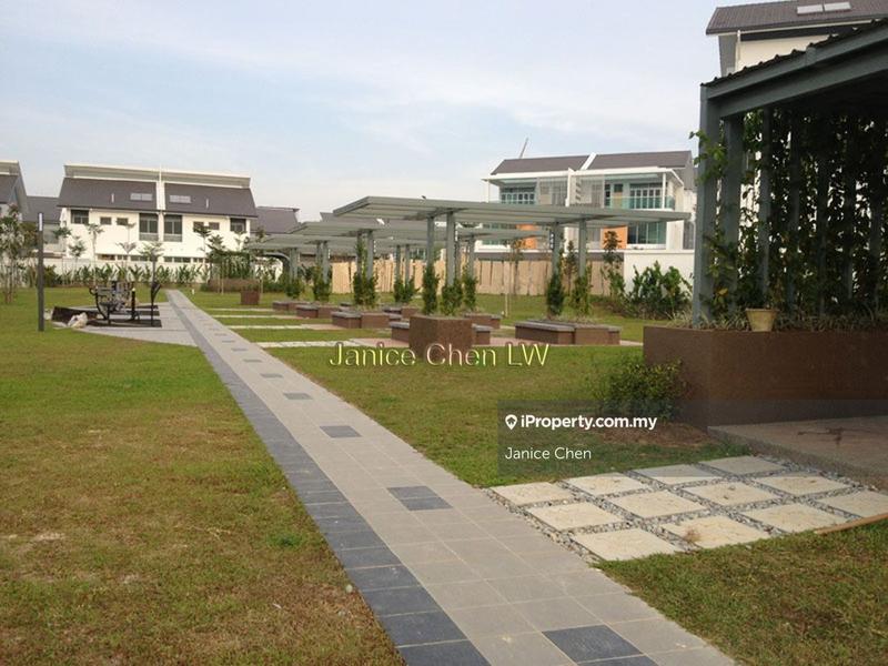 Rumah Berkembar untuk Dijual di Palmiera @ Kinrara Residence, Taman Damai Utama, Puchong oleh Janice Chen - iProperty.com.my