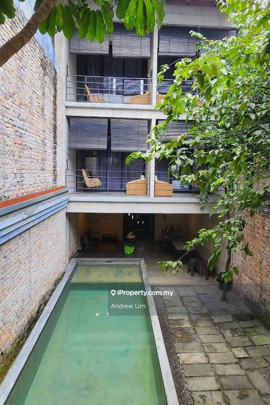 For Sale - Shoplot / Guesthouse @ Main St, Salak South