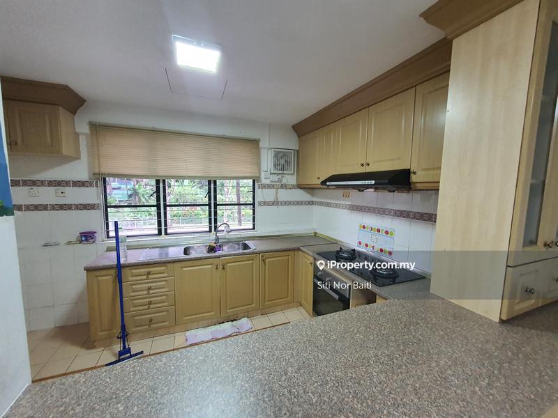 Rumah Bandar untuk Dijual di Ampang Hilir, Ampang oleh Siti Beeb - iProperty.com.my