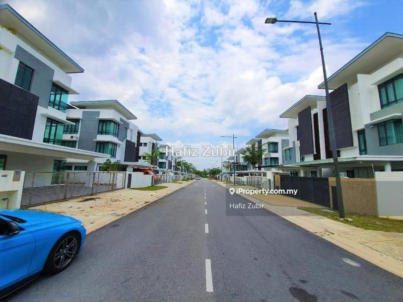 Semi-Detached House for Sale in Kajang, Selangor by Hafiz Zubir - iProperty.com.my
