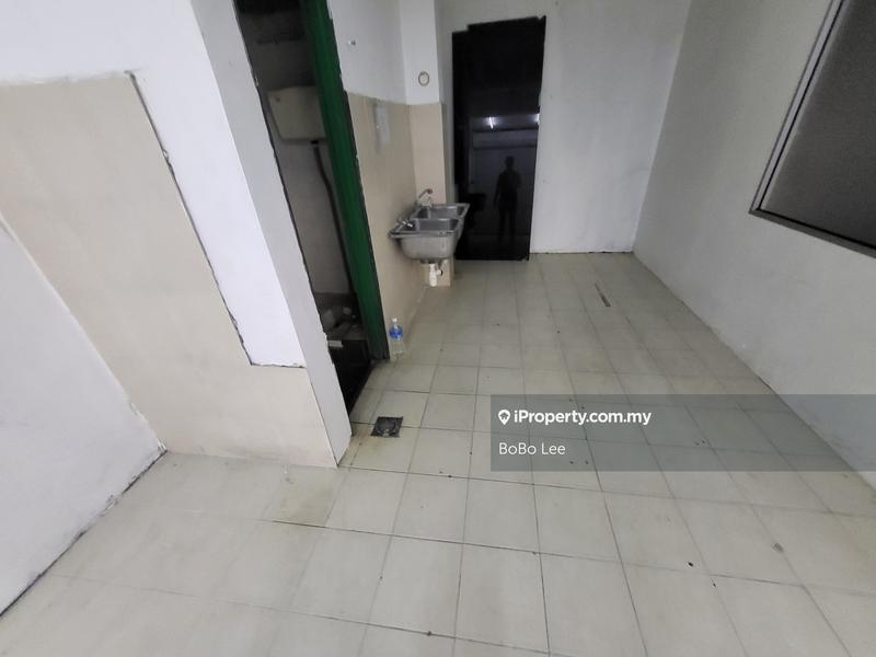 Shop for Sale in Serdang, Seri Kembangan by BoBo Lee - iProperty.com.my