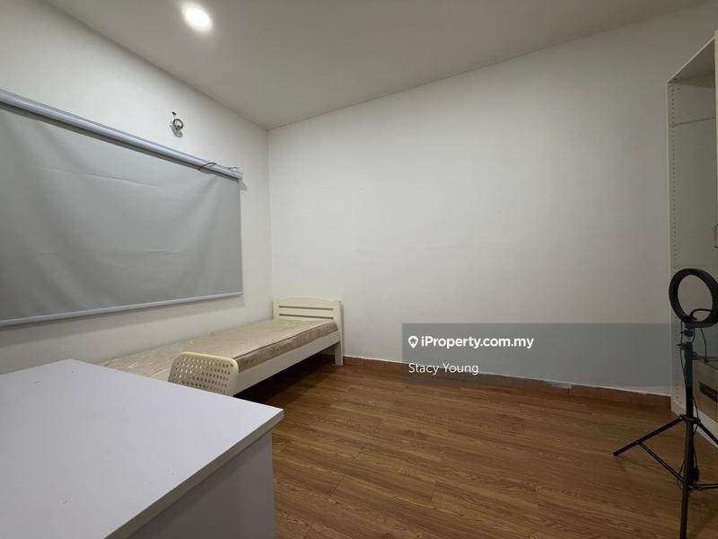 Rumah Berkembar untuk Dijual di Bandar Sungai Long, Selangor oleh Stacy Young - iProperty.com.my