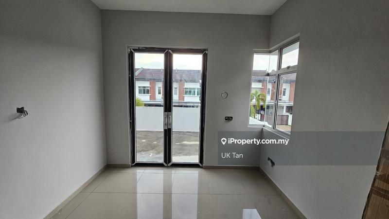 Rumah Teres untuk Dijual di qi6mk, Telok Panglima Garang oleh UK Tan - iProperty.com.my