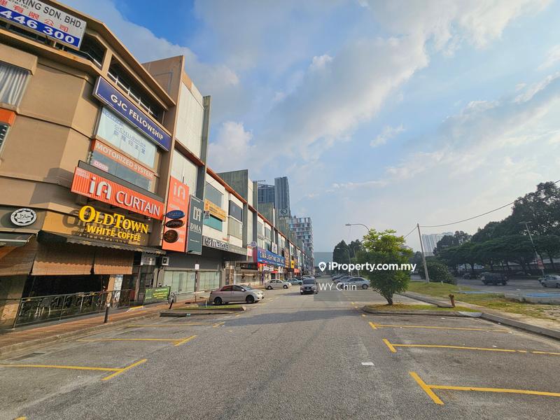 For Sale - 3.5 STOREY MAIN ROAD FRONTAGE ROi 4.2%,KIPARK SRI UTARA,JALAN KUCHING,JALAN IPOH,SELAYANG