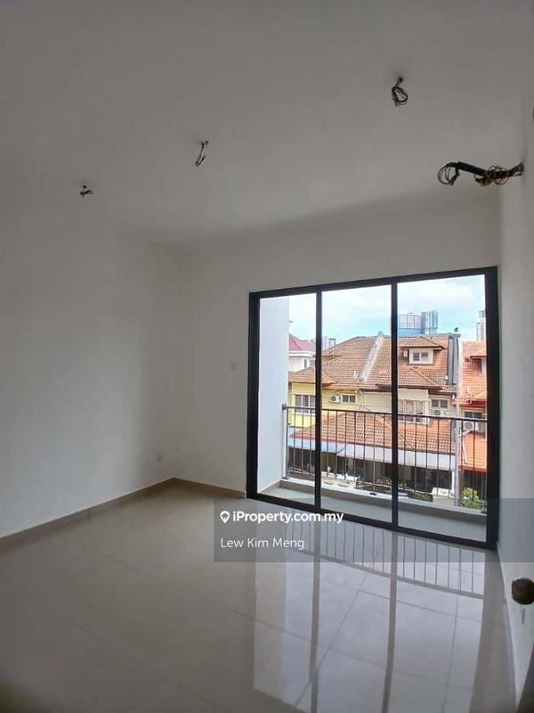 Rumah Berangkai 3 Tingkat untuk Dijual di Taman Naga Emas, Salak South oleh Lew Kim Meng - iProperty.com.my