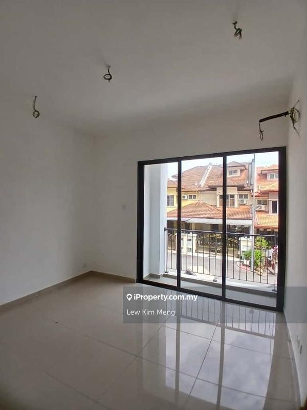 Rumah Berangkai 3 Tingkat untuk Dijual di Taman Naga Emas, Salak South oleh Lew Kim Meng - iProperty.com.my