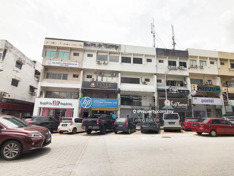 For Sale - Facing Inner Square Good Location with High Exposure 4 Storeys Shop Damansara Utama