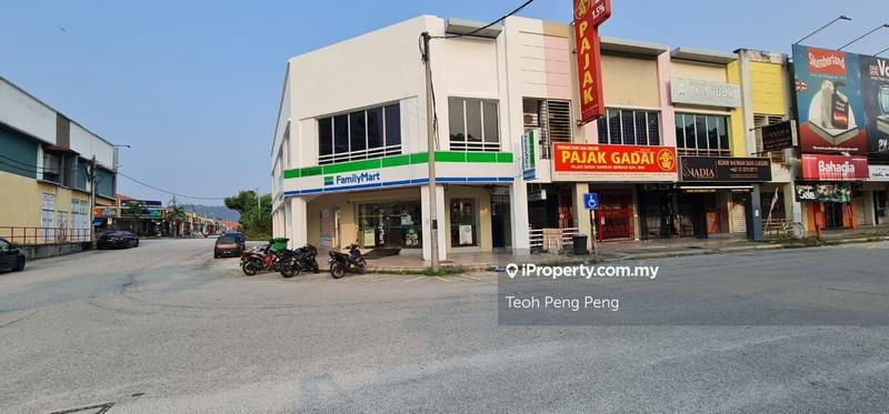 For Rent - Suajana Utama, Puncak Alam, Sungai Buloh Facing main road shop for rent