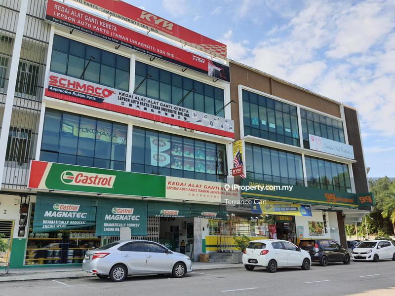 AT TAMAN PULAI FLORA 