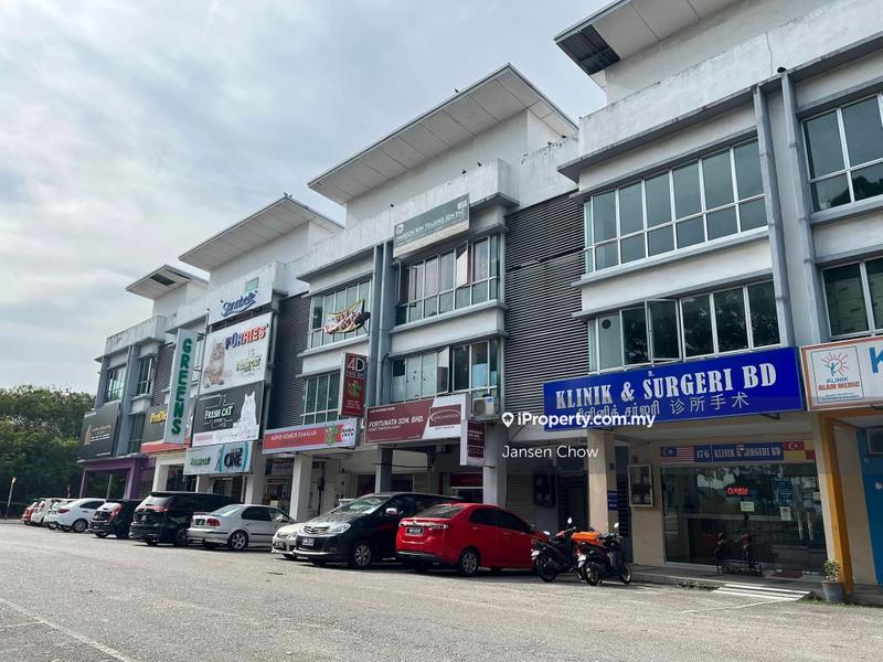 Kedai untuk Dijual di Klang, Jalan Kapar main road 3storey shoplot, Klang oleh Jansen Chow - iProperty.com.my