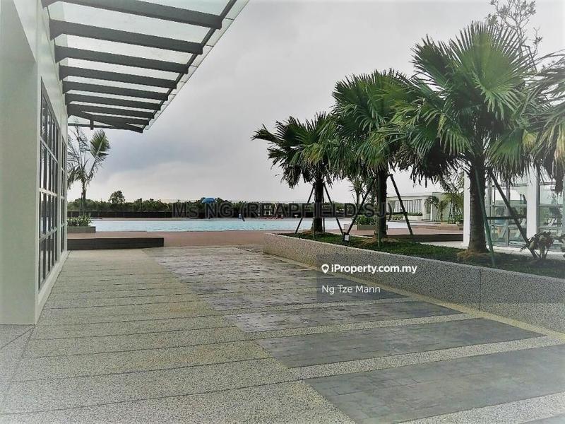 Condominium for Sale in Lakefront Residence by Ng Tze Mann - ground pool - iProperty.com.my