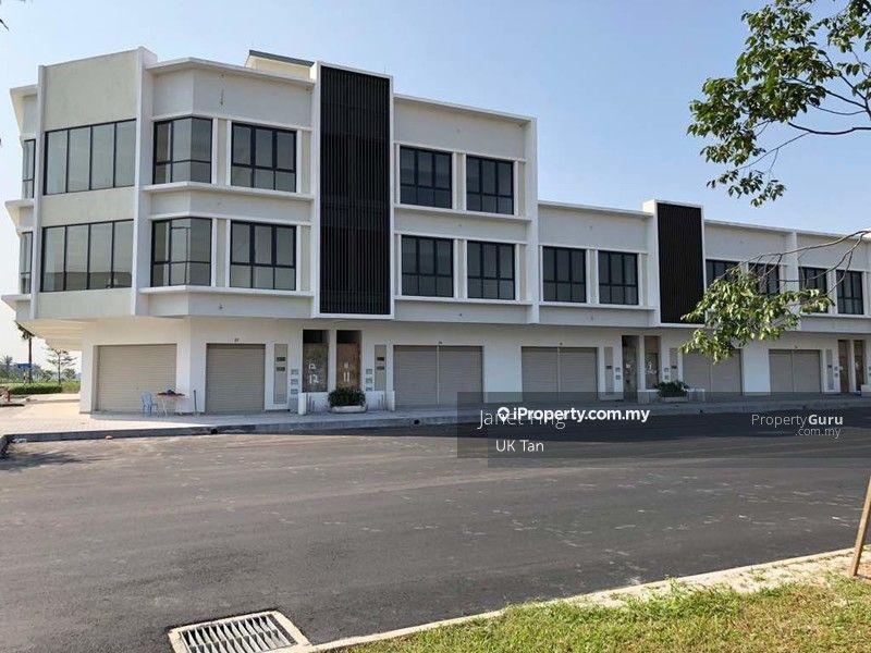 For Rent - (Corner Lot) Blossom Square/ Drive