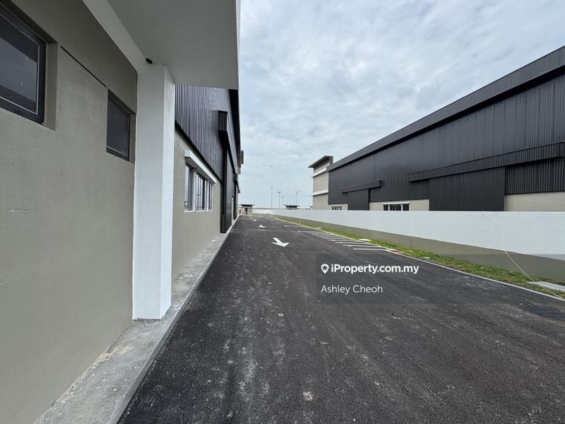 For Rent - [FACING BUSY HIGHWAY] Serenia Industrial Park, Cipta Serenia, Bandar Serenia, Dengkil, Sepang