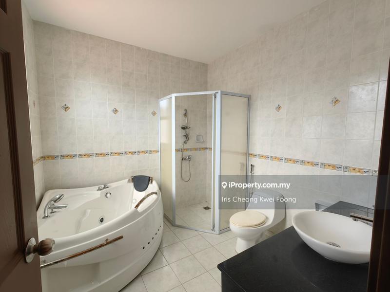 Bungalow House for Sale in Sunway City Ipoh, Ipoh by Iris Cheong Kwei Foong - Master bathroom - iProperty.com.my