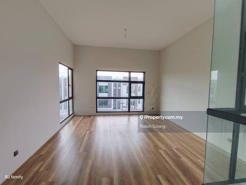 3-storey Terraced House for Sale in 8 Residence, Padang Temu, Ujong Pasir by Robin Soong - iProperty.com.my