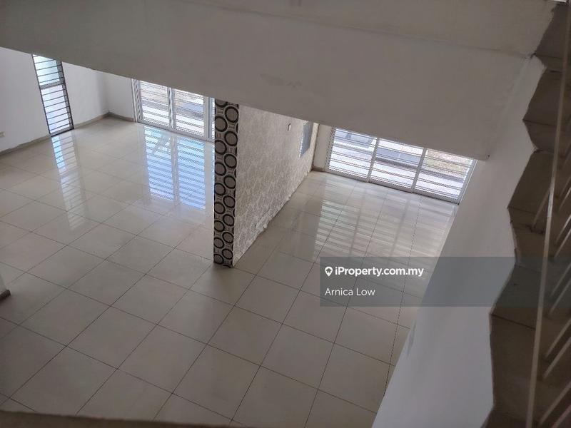 Rumah Berkembar untuk Dijual di Taman Equine, Seri Kembangan oleh Arnica Low - iProperty.com.my