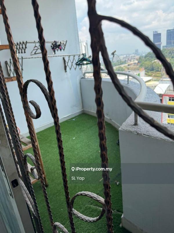 Kondominium untuk Dijual di Amadesa Resort Condominium oleh SL Yap - Balcony - iProperty.com.my