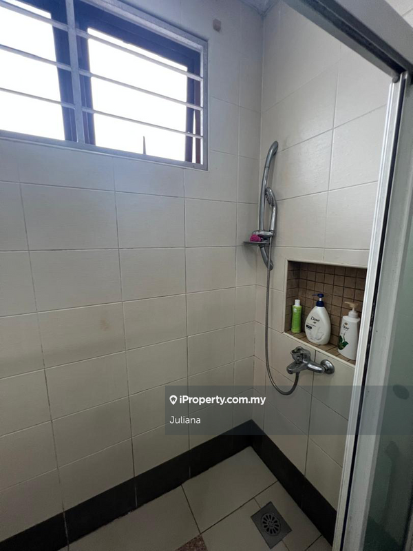 Rumah Berangkai 2 Tingkat untuk Dijual di Bukit Jelutong, Shah Alam oleh Juliana - iProperty.com.my