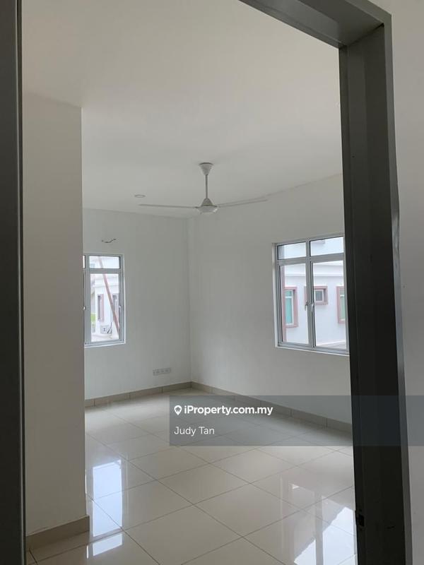 Rumah Berkembar untuk Dijual di Desa Alam U12 Shah Alam, Shah Alam oleh Judy Tan - iProperty.com.my