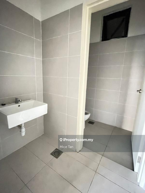 For Sale - Pier 8 @ Gravit 8