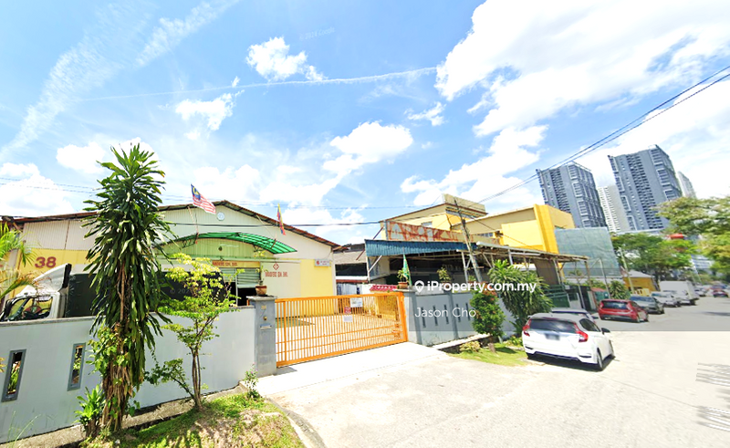 For Sale - BIG 3 STOREY DETACHED WAREHOUSE CUM OFFICE WITH 26000SF BUILT UP