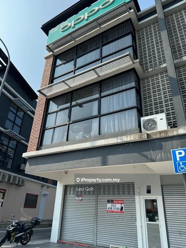 For Sale - 3 storey Rasah Prima Freehold Roi 4%+ Tenanted unit HIghway Tollside