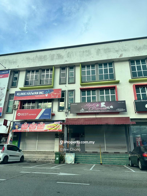 For Rent - 3 Storey Shoplot Triang Sentral Pahang Bera next to Mcdonald KFC