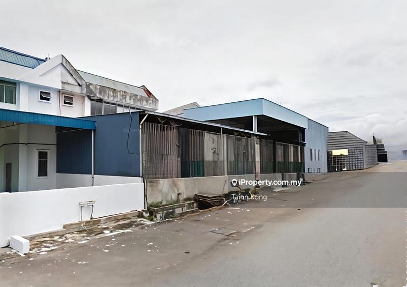 For Rent - Taman Universiti 1.5 Storey Terrace Factory For Rent