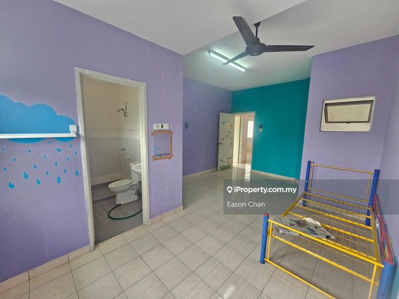 2-storey Terraced House for Sale in Pusat Bandar Putra Permai, Seri Kembangan by Eason Chan - iProperty.com.my