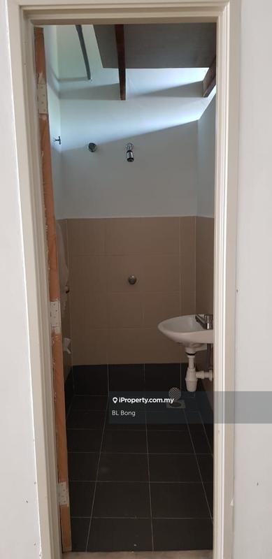 Shop / Office untuk Dijual di Pusat Perniagaan Putra Sentosa, Bukit Baru oleh BL Bong - iProperty.com.my
